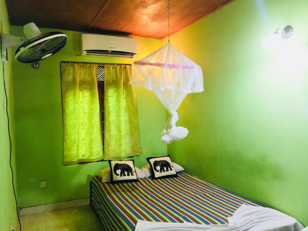 The Nilmini Lodge Сигирия Экстерьер фото